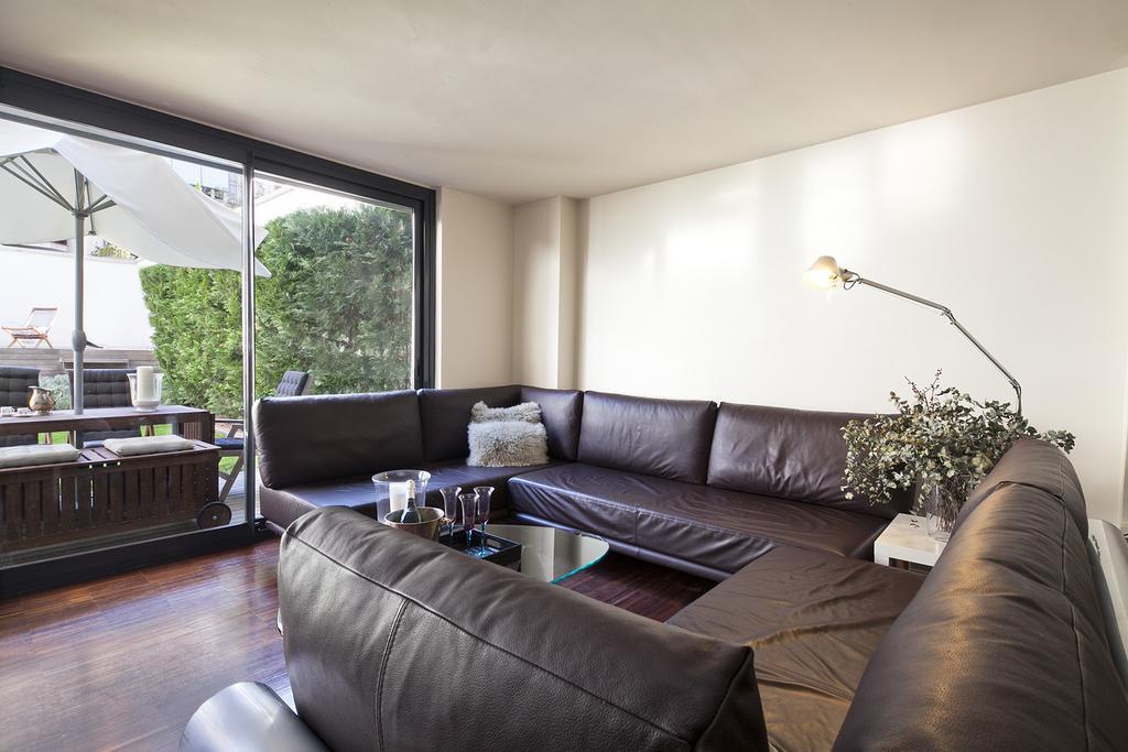 - Private Pool&garden Center Barcelona